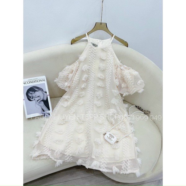 Đầm cổ yếm trễ vai bánh bèo xinh xắn