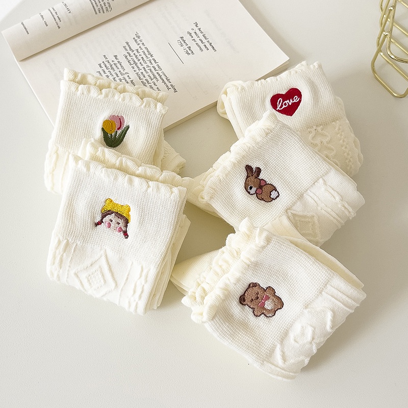 Vớ tất cao giữa bắp chân màu kem thêu hình nổi