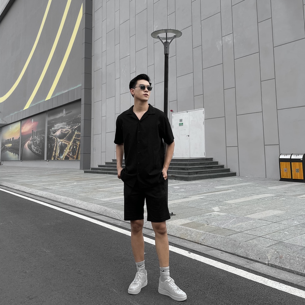 Áo sơ mi tay ngắn nam màu Đen form rộng,sơ mi cổ vest unisex Hàn Quốc chất vải lụa dãn