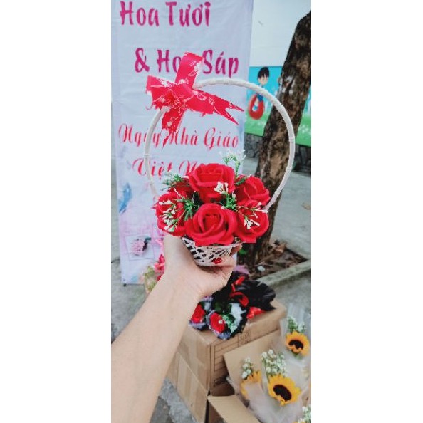 Giỏ nhí cắm hoa