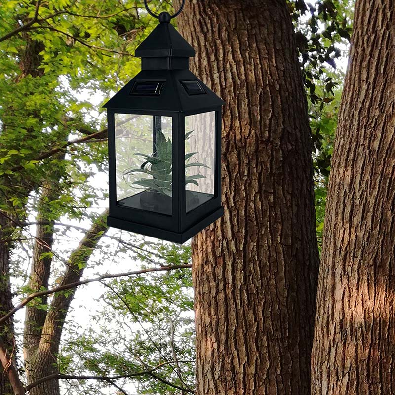 Đèn treo trang trí sân vườn sử dụng năng lượng mặt trời