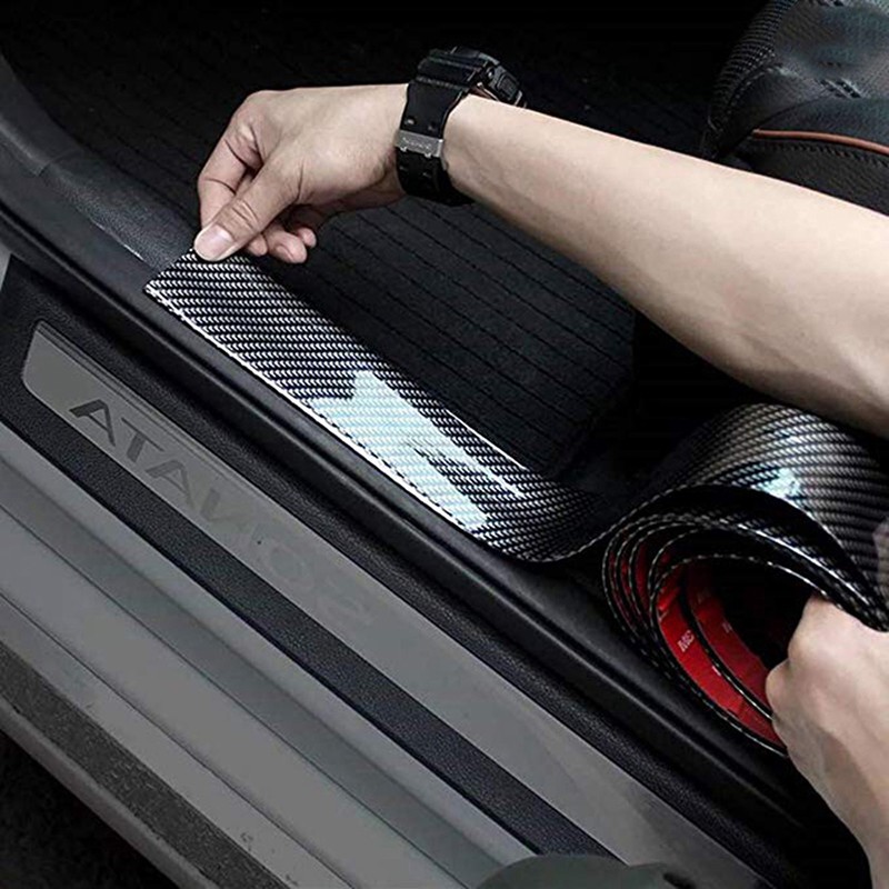 Miếng dán bằng cao su vân Carbon bảo vệ và trang trí bệ cửa xe hơi KIA CB006