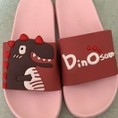 Dép đẹp lắm nha, giao hàng nhanh chóng, đong goi cẩn thận, có điều chân mình ốm nên mang quai rộng bạn nào chân múp sẽ mang vừa