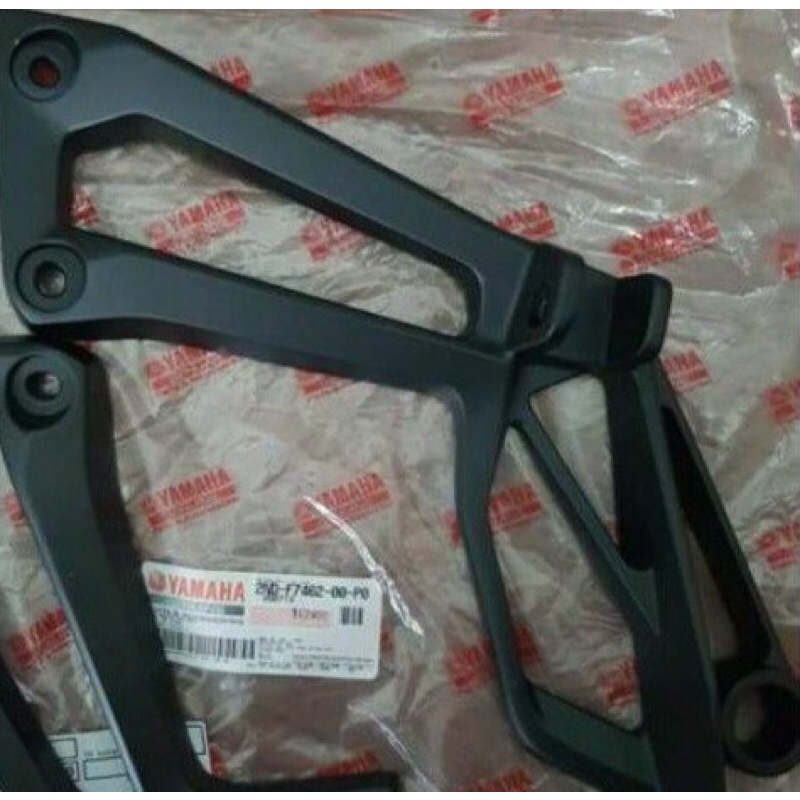 Báng để chân sau xe Exciter 150 sịn