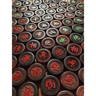 quân cờ gỗ trắc 4cm đục nổi