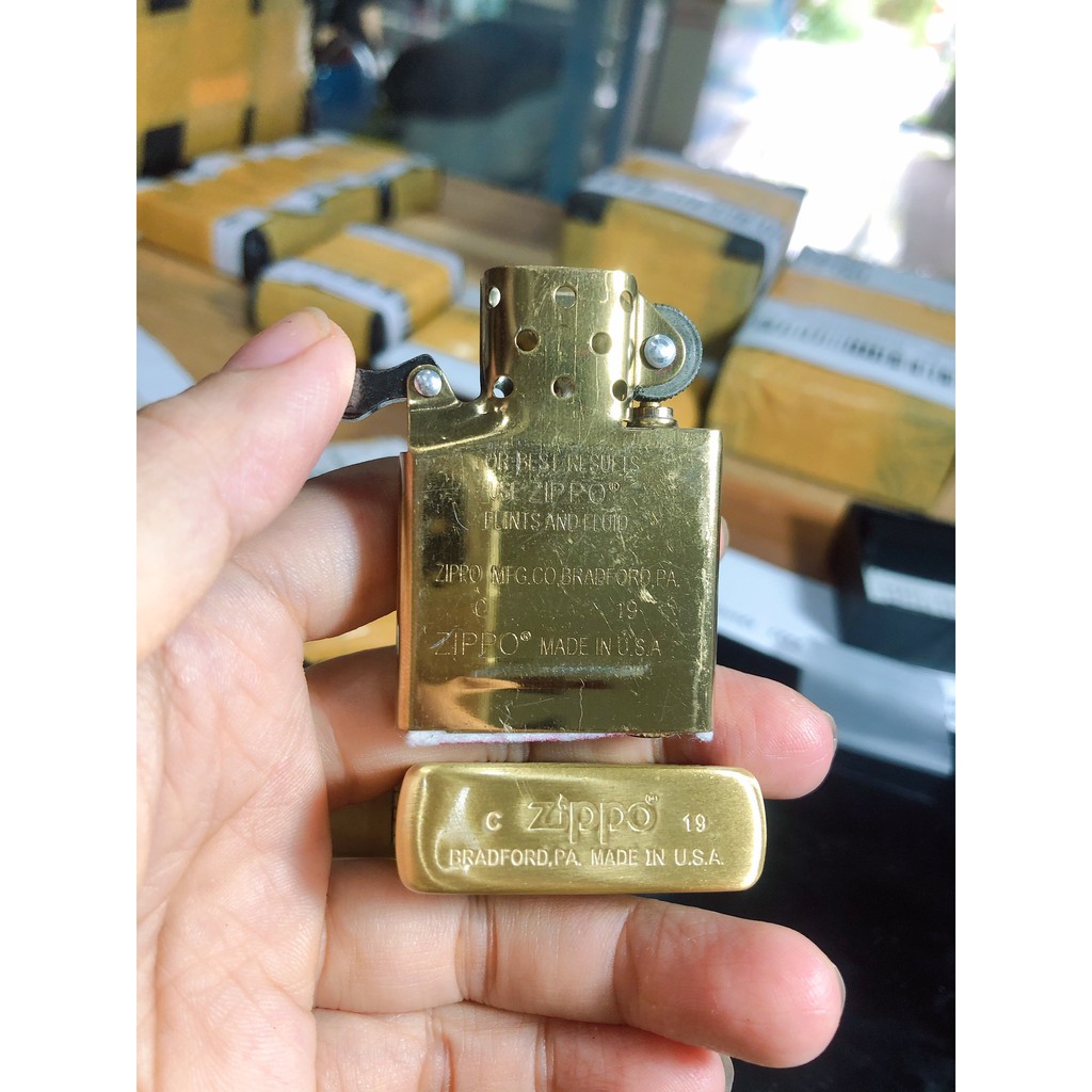 VỎ BẬT LỬA ZIPPO KHẮC CHÌM HÌNH CÁ CHÉP- VÀNG