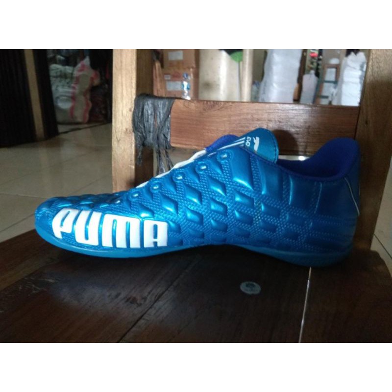 Giày Thể Thao Puma Futsal Thiết Kế Năng Động Hợp Thời Trang