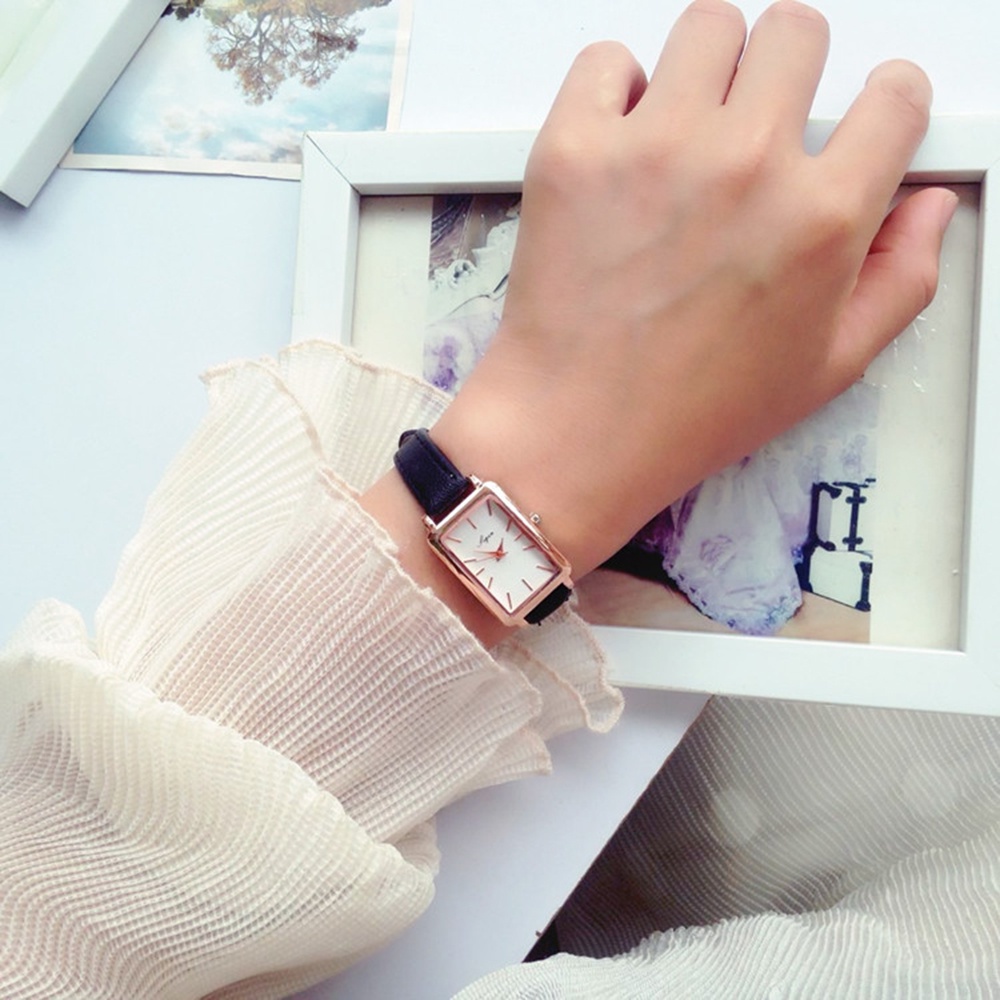 Đồng Hồ Đeo Tay Điện Tử Mặt Vuông Mini Đơn Giản Tinh Tế Thời Trang Hàn Quốc Cho Nữ