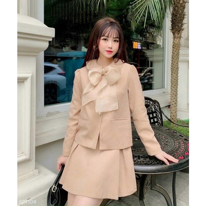 Đầm suông 🔥Set váy xếp li áo blazer dài tay cột nơ cổ màu nude | BigBuy360 - bigbuy360.vn