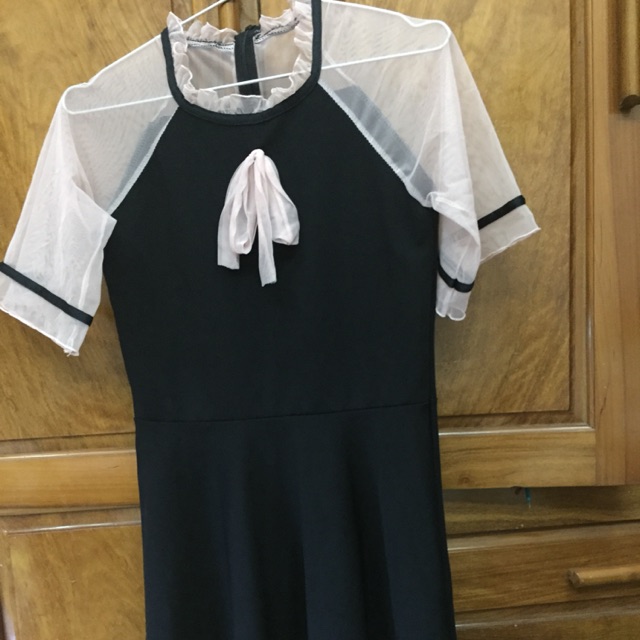 Váy tay lưới dáng xoè