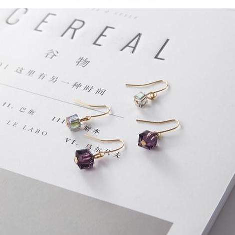 Bông tai hình khối thủy tinh vuông cổ điển đơn giản