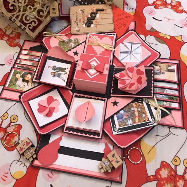 Hộp lovebox album ảnh dành tặng người yêu màu đỏ nhạt- hồng nhạt rất dễ thương.