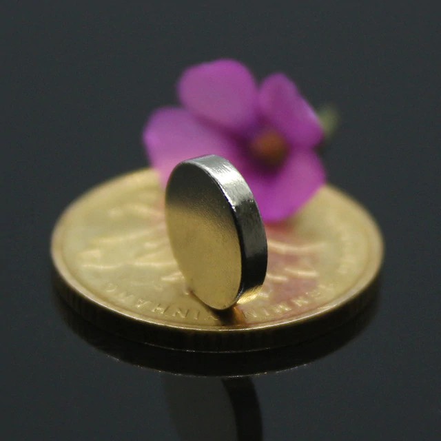 Nam châm viên trắng mỏng 9x2mm- loại nam châm đất hiếm lực hút mạnh