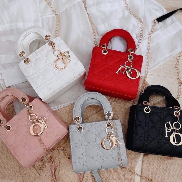 Túi di or💘 BÁN RẺ LẤY 5*💘Túi vuông 5 ô da lỳ size 13CM và 18cm sang chảnh, giao ngẫu nhiên kèm khăn hoặc chùm Tang mác
