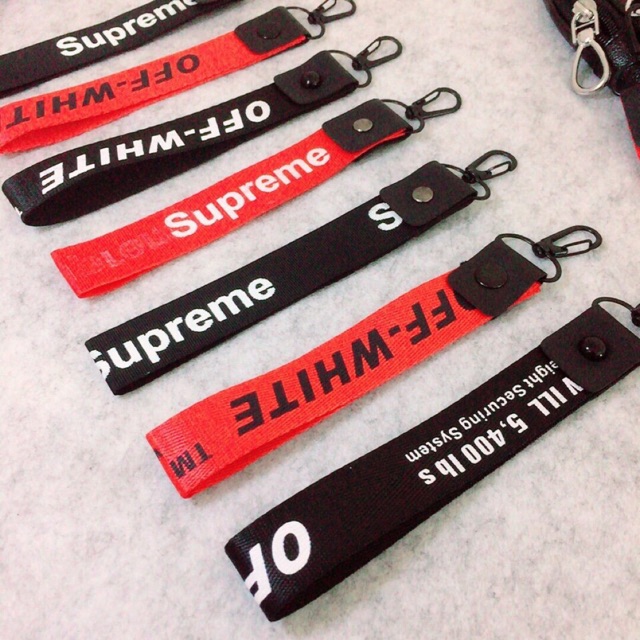 Móc keychain Supreme