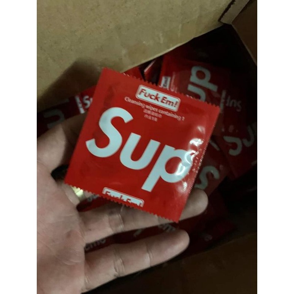 Khăn giấy Supreme - đầu lâu