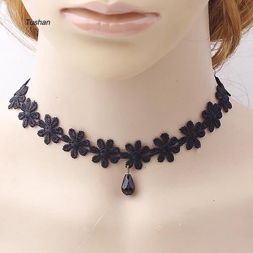 Vòng cổ choker ren hoa đính đá cổ điển