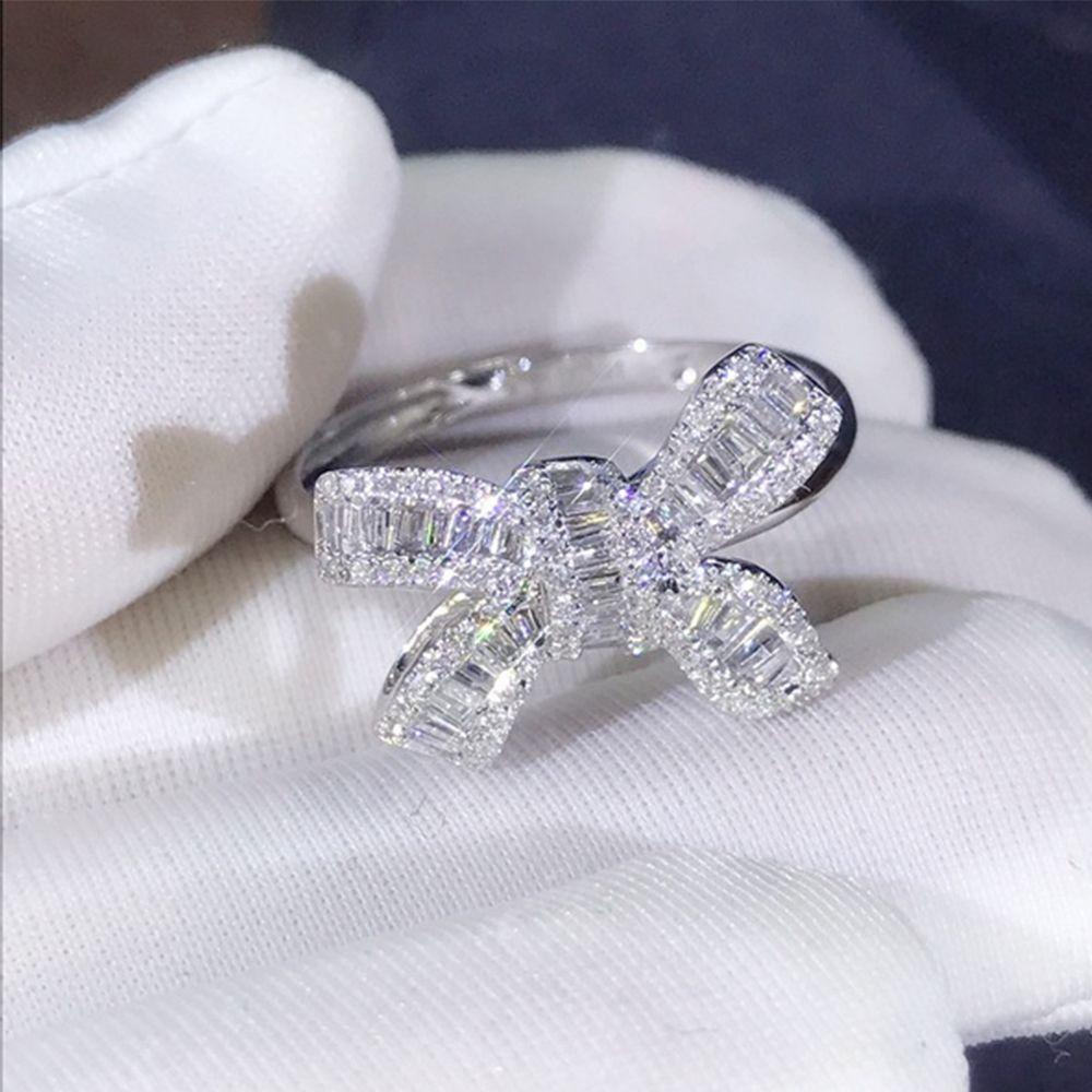 Nhẫn Cưới Hình Nơ Sang Trọng