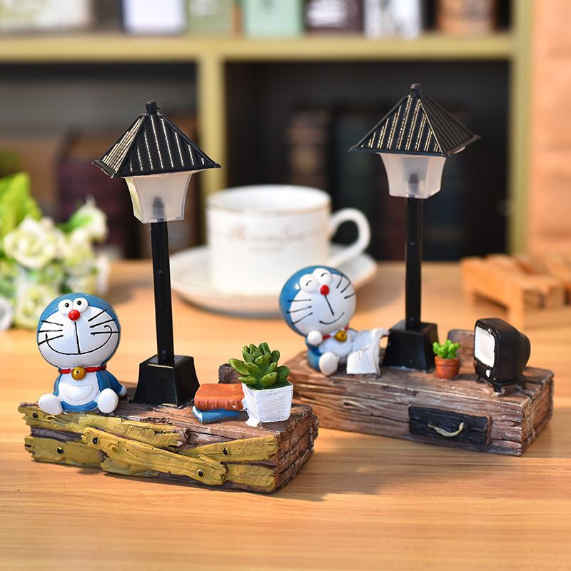 Mô hình decor có đèn Doraemon đọc sách