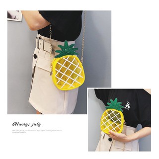 Túi đeo chéo hình trái thơm.