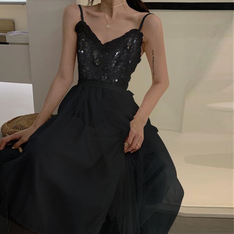 Đầm Cổ Chữ V Màu Đen Đính Kim Sa Lấp Lánh Phong Cách Thần Tiên | BigBuy360 - bigbuy360.vn