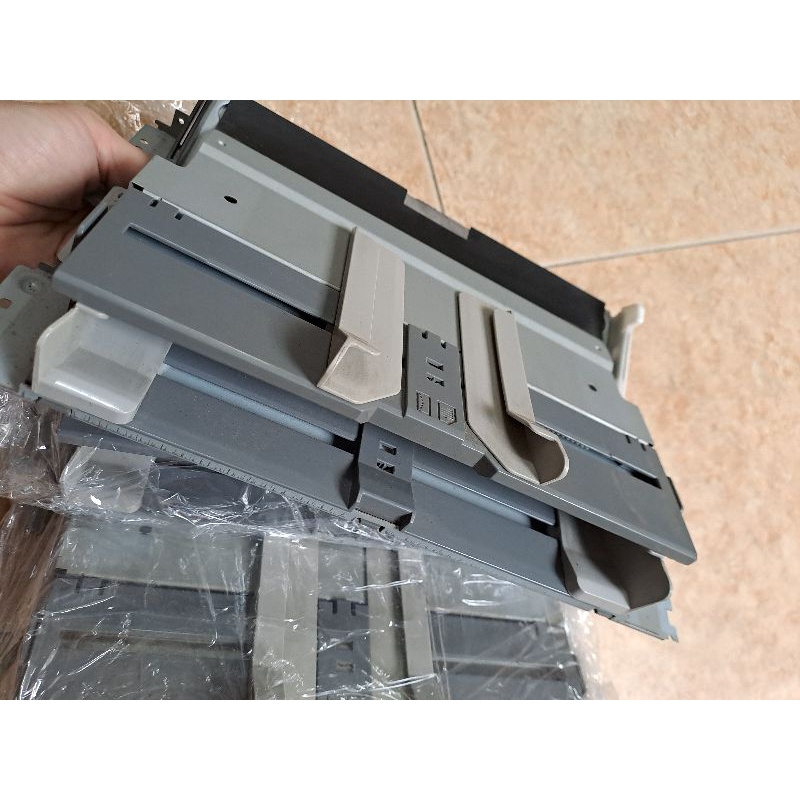 Bệ định vị giấy vào canon 2900