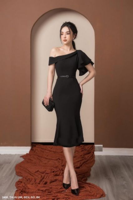 ĐẦM ÔM CỔ XÉO 1 TAY NGẮN