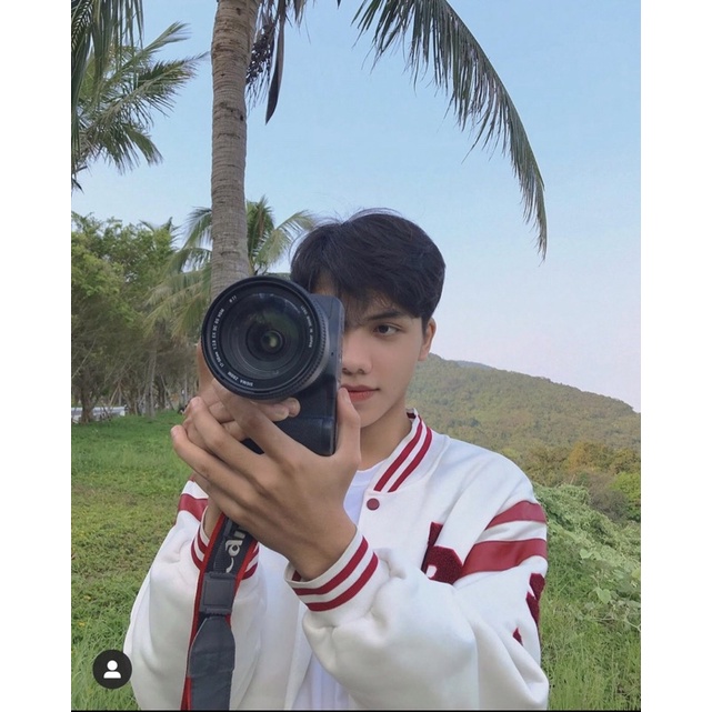 Áo Bomber Varsity jacket gồm 2 màu chất liệu nỉ thiết kế unisex lên form đẹp chuẩn dáng hot trend 2021