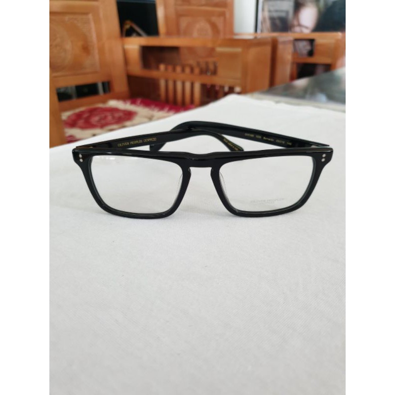 Gọng nhựa đúc OLIVER PEOPLES của Italy L