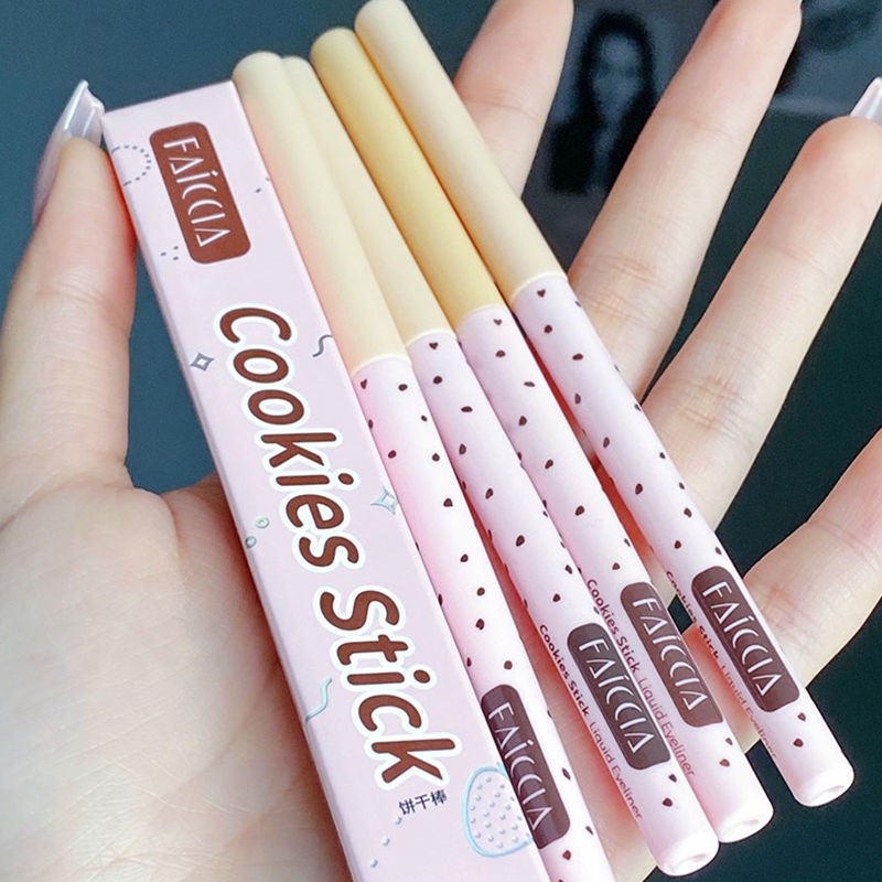 [Hàng mới về] Bút kẻ viền dưới chân mi mắt màu lì chuyên dụng trang điểm cho nữ | BigBuy360 - bigbuy360.vn