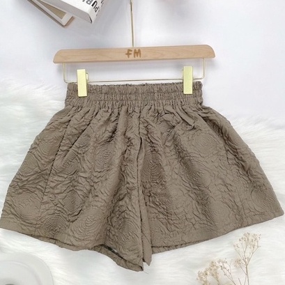 Quần đùi nữ mặc nhà cạp thun chun lưng cao vải xốp phồng in hoa màu Đen Trắng Quần short ống rộng mặc thể thao đi biển