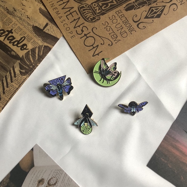 Pin cài áo Bướm đêm