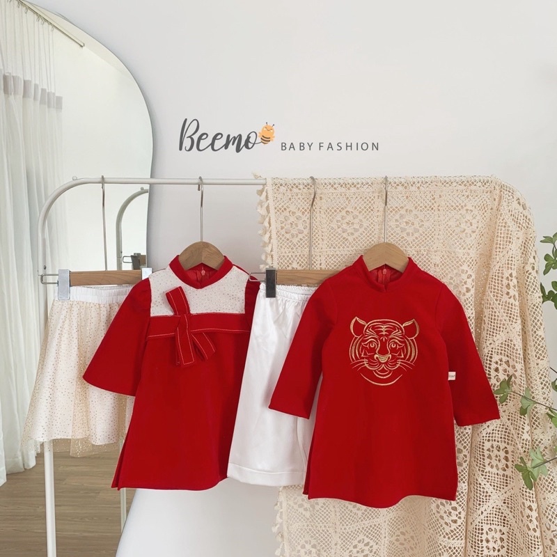 Áo dài Tết cho bé trai màu đỏ nhung mix cùng quần lụa trắng size 90