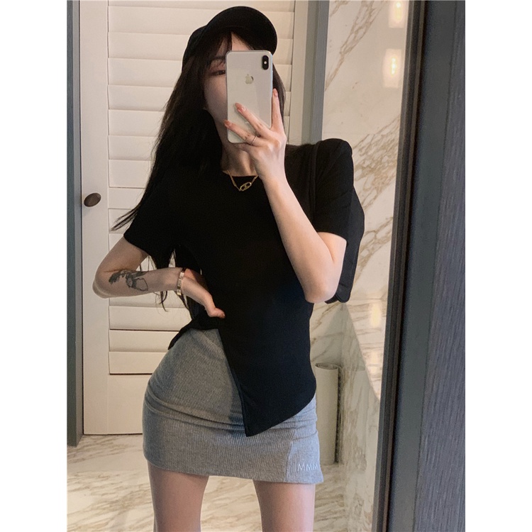 QKOOLE Áo thun  tay ngắn thiết kế xẻ tà độc đáo phong cách Hàn Quốc cho nữ