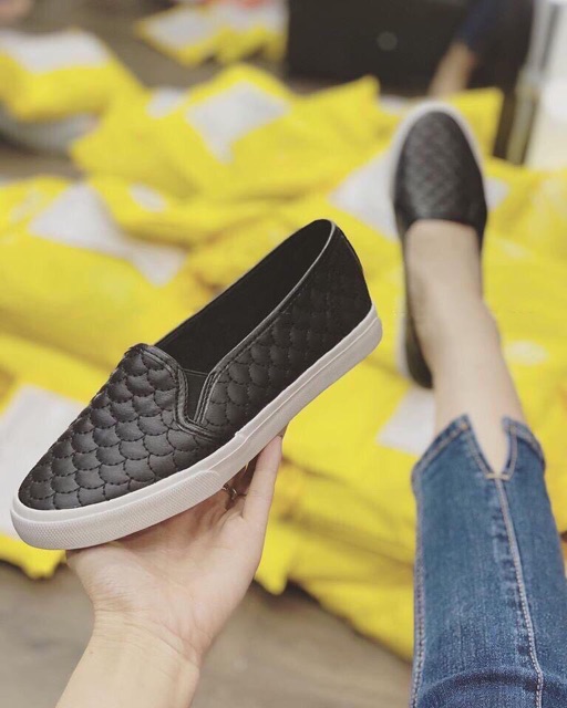 Giày lười vảy cá