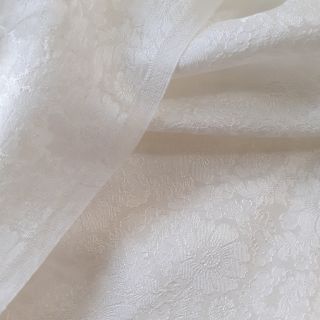 Vải lụa trắng vân hoa