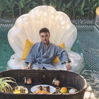 PHAO NGỌC TRAI KHỔNG LỒ KÈM BƠM ĐIỆN NGỌC TRINH TRONG LÀNG PHAO BƠI