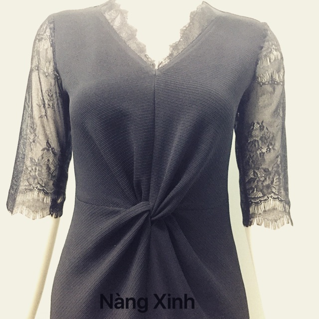Đầm xoắn eo phối ren
