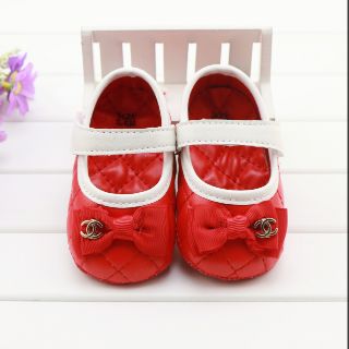 Giày tập đi bé gái