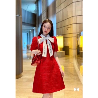 Váy dạ đỏ kèm nơ sang chảnh