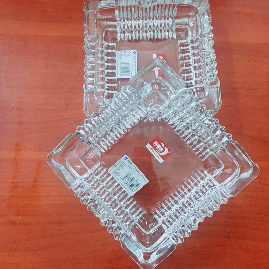 gạt tàn thuốc bằng thủy tinh