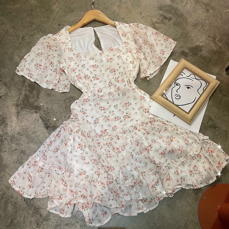 Wendy Dress được thiết kế 2 lớp nên mí nàng không sợ bị mỏng đâu nhe