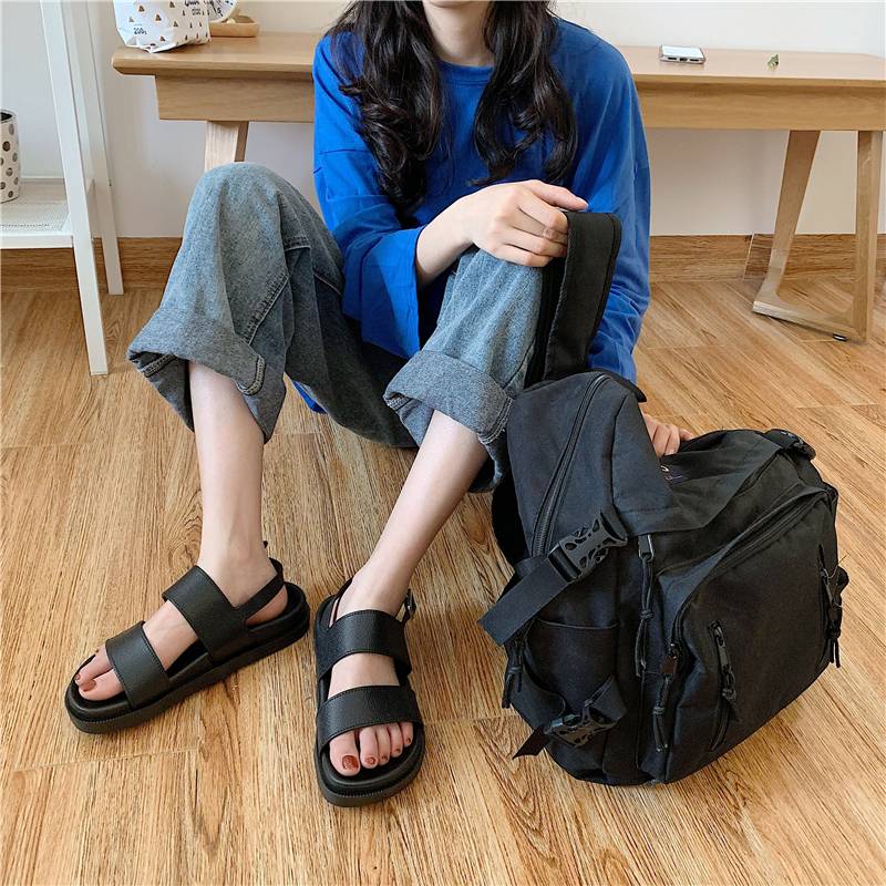 Korean version of the fashion retro Hong Kong flask thick sandals female summer students wear the sand beach flat Roman shoes