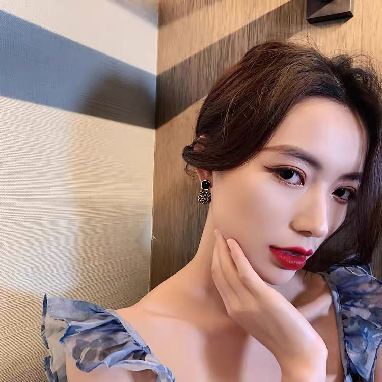 Bông tai đính đá zircon màu đen sang trọng thời trang