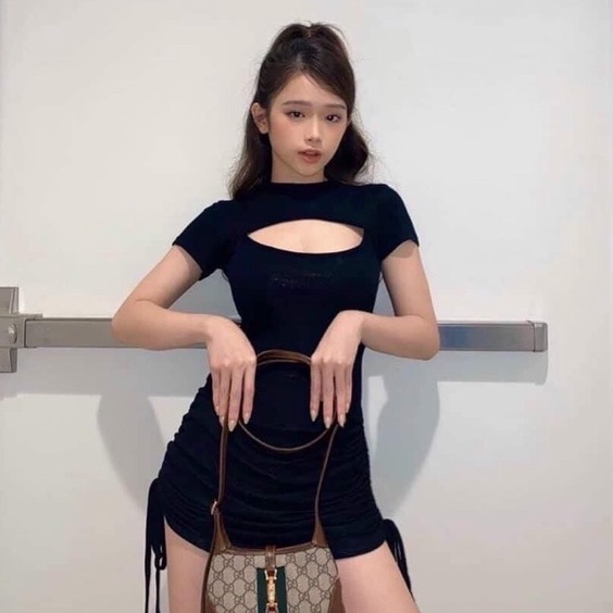 Đầm Body Hở Ngực Cộc Tay Rút Hông 🦋 Váy Nữ Dáng Ôm Khoét Ngực Đen Trơn 🦋 | BigBuy360 - bigbuy360.vn
