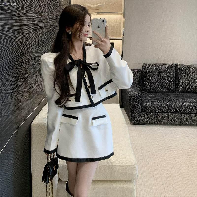 Bộ áo khoác ngắn buộc dây + chân váy chữ A ôm dáng eo cao màu trắng / đen phong cách mùa thu cho nữ