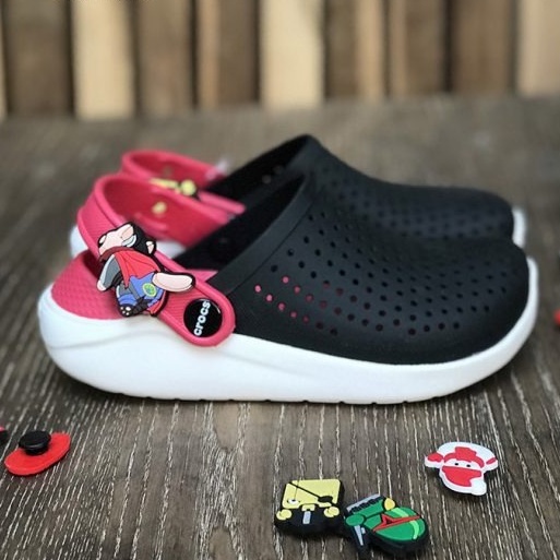 Dép cross literide cho bé trai và bé gái  black color đế trắng lót đỏ quai ngang hàng  xuất đi full b