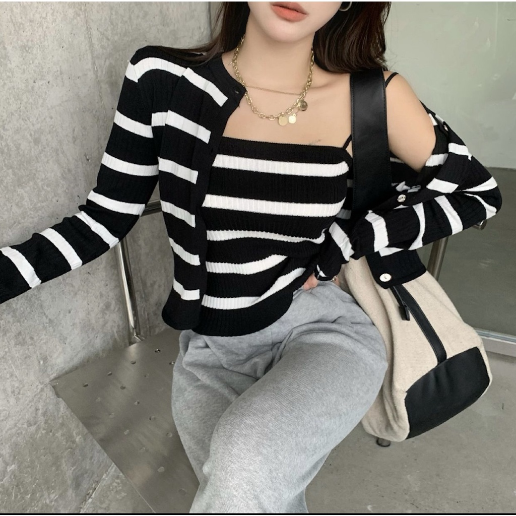 Set áo hai dây và áo len ngoài hoạ tiết sọc