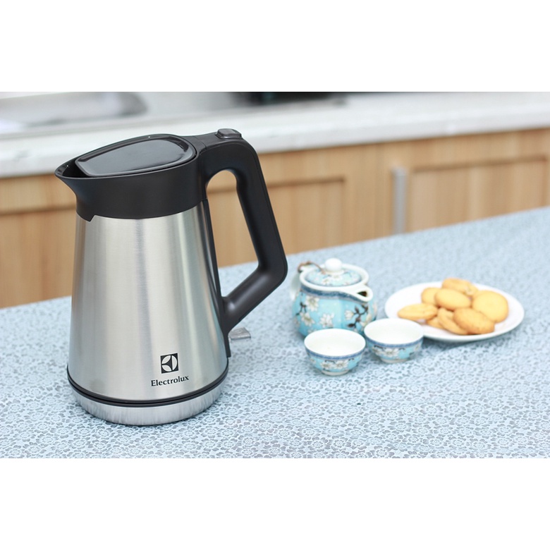 Bình ấm đun siêu tốc Electrolux 1.5 lít EEK5604S