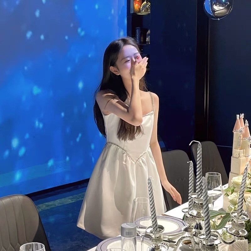 Đầm satin 2 dây đính đá sang trọng